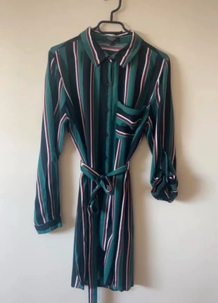 Robe chemise Jennyfer Verte/bordeau Taille 38, merk: Jennyfer, staat: Heel goed, maat: M / 38 / 10, € 5,00, € 5,95 inclusief Kopersbescherming