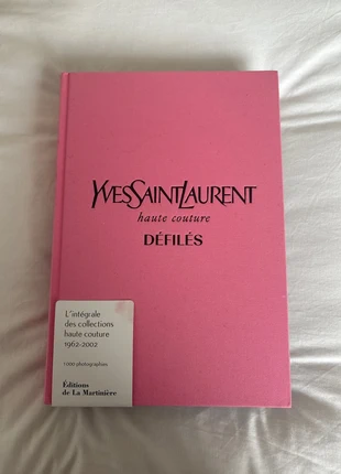 Livre Yves Saint Laurent, état: Très bon état, 25,00 €, 26,95 € Protection acheteurs incluse
