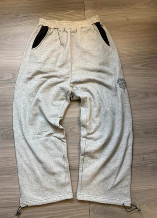 Jogging mertra gris clair neuf taille S, marque: mertra, état: Neuf avec étiquette, taille: S, 90,00 €, 95,20 € Protection acheteurs incluse