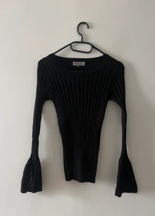 Vibe 70s – top noir côtelé M/L à manches flare, marca: Chic Lady, estado: Muito bom, tamanho: M / 38 / 10, €6.00, €7.00 inclui Proteção do Comprador