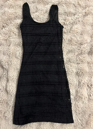 Robe noire en dentelle Jennyfer – Bretelles larges – Taille S – Très bon état, marca: Jennyfer, estado: Muito bom, tamanho: S / 36 / 8, €2.00, €2.80 inclui Proteção do Comprador