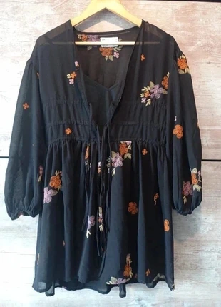 Robe courte voile avec broderies sur l'ensemble avec doublure ASOS Petite, marque: ASOS, état: Très bon état, taille: S / 36 / 8, 25,00 €, 26,95 € Protection acheteurs incluse