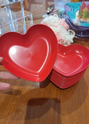 Petites assiettes cœur rouge, marque: sansmarque, état: Très bon état, 9,00 €, 10,15 € Protection acheteurs incluse