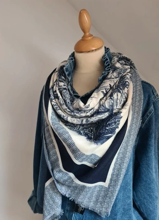 Belle écharpe Toile de jouy, marque: sans marque, état: Très bon état, 14,00 €, 15,40 € Protection acheteurs (Pro) incluse