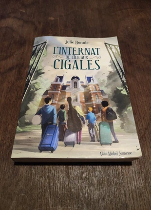 L’internat de l’île aux cigales – Julie Bonnie (Albin Michel Jeunesse), condition: Very good, €6.00, €7.00 includes Buyer Protection