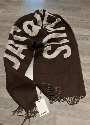 Jacquemus sjaal bruine, merk: Jacquemus, staat: Nieuw met prijskaartje, € 120,00, € 126,70 inclusief Kopersbescherming