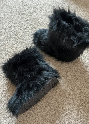 Bottes fourrure noires Y2K – style moon boots, marque: y2k, état: Neuf sans étiquette, taille: 39, 50,00 €, 53,20 € Protection acheteurs incluse