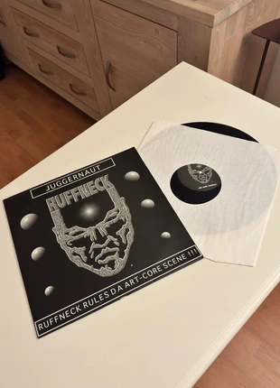 Juggernaut - Ruffneck Rules Da Art-Core Scene - Ruf042R-5, staat: Heel goed, € 50,00, € 53,20 inclusief Kopersbescherming