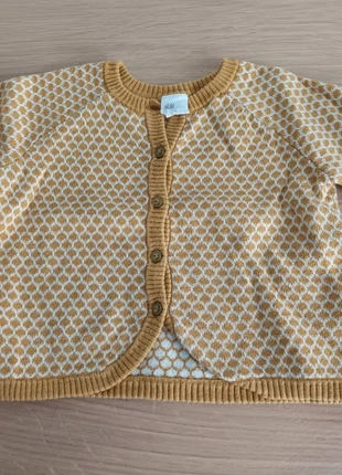 Trui met knoopjes maat 74, merk: H&M, staat: Heel goed, maat: 9-12 maanden / 74 cm, € 3,00, € 3,85 inclusief Kopersbescherming