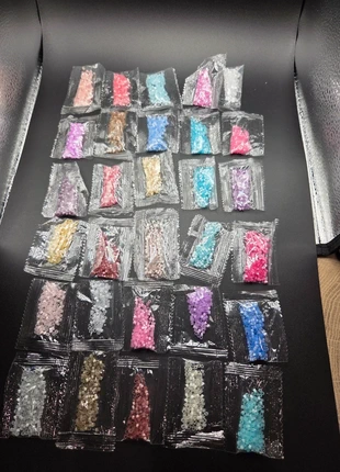 6 000 perles rocaille 2,5 mm – œil de chat en verre – 30 couleurs, état: Neuf, 8,00 €, 9,10 € Protection acheteurs incluse