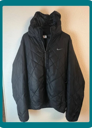 Veste matelassée Nike Storm-Fit noire – capuche – taille M – légères marques, marque: Nike, état: Bon état, taille: M, 23,00 €, 24,85 € Protection acheteurs incluse