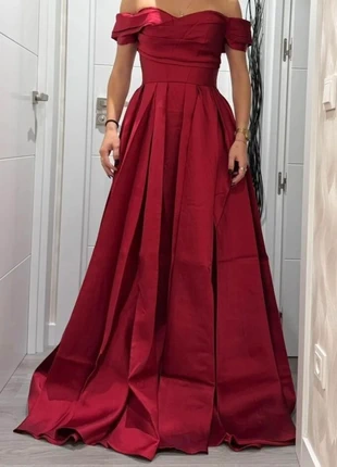 Robe de soirée rouge longue – Épaules dénudées, coupe princesse, élégante et volumineuse, brand: CHIC, condizioni: Nuovo senza cartellino, taglia: M / IT 42 / EU 38, €500.00, €510.00 include la Protezione acquisti