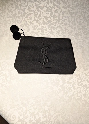 Superbe trousse Yves Saint Laurent, marque: Saint Laurent, état: Neuf sans étiquette, 13,00 €, 14,35 € Protection acheteurs incluse