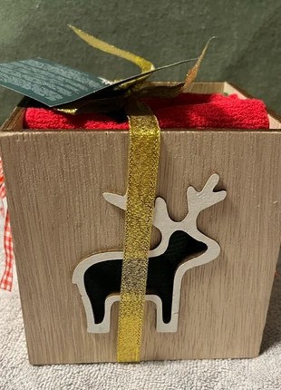 Scatola in legno con set 5 lavette rosse e Verdone, brand: Amo la casa, condizioni: Nuovo con cartellino, €8.00, €9.10 include la Protezione acquisti