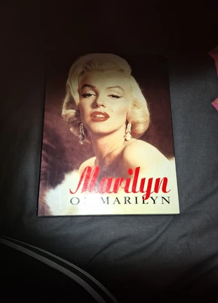 Boek Marilyn on Marilyn, staat: Heel goed, € 5,00, € 5,95 inclusief Kopersbescherming