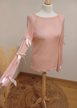 Pull rose léger avec nœuds - T.S (36), staat: Goed, maat: S / 36 / 8, € 3,00, € 3,85 inclusief Kopersbescherming Pro