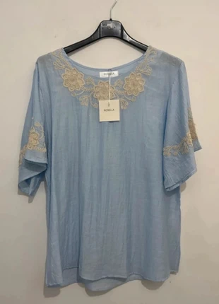 Tunique brodée bleu taille 46 – Neuve / Style chic et élégant, marque: Made In Italy, état: Neuf avec étiquette, taille: XXXL / 46 / 18, 14,00 €, 15,40 € Protection acheteurs incluse