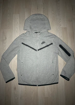 Gilet Nike Tech Fleece Gris taille M enfants, marque: Nike, état: Très bon état, taille: M, 30,00 €, 32,20 € Protection acheteurs incluse