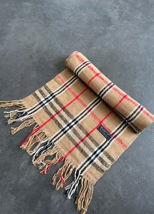 Écharpe beige femme burberry originale 100% laine, marke: Burberry, zustand: Sehr gut, 27,00 €, 29,05 € inklusive Vinted-Käuferschutz