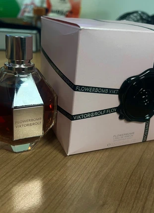 Viktor & Rolf - Flowerbomb 100 ml eau de parfum, merk: Viktor & Rolf, staat: Nieuw met prijskaartje, € 65,00, € 68,95 inclusief Kopersbescherming