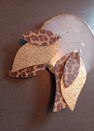 Jolie boucle d'oreille léopard et doré, marque: showroom by adeline, état: Neuf avec étiquette, 9,00 €, 10,15 € Protection acheteurs incluse