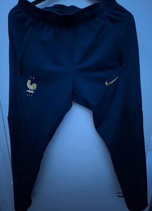 Jogging d’entraînement de football Nike EDF, marque: Nike, état: Très bon état, taille: M, 35,00 €, 37,45 € Protection acheteurs incluse