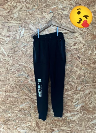 Jogging gemo, marque: Gémo, état: Très bon état, taille: 9-12 mois / 74 cm, 3,00 €, 3,85 € Protection acheteurs incluse