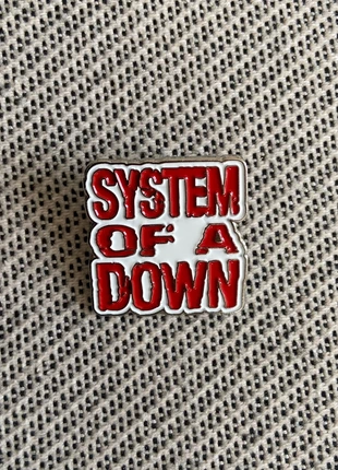 Pin’s System Of A Down, état: Neuf sans étiquette, 3,80 €, 4,69 € Protection acheteurs incluse