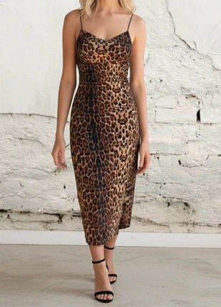 Robe longue élégante motif jaguar sexy fendue taille M38 rétro style vintage Y2K, marque: Studio d'orsey, état: Très bon état, taille: M / 38 / 10, 34,90 €, 37,35 € Protection acheteurs incluse