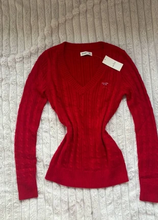 Red cable knitted v neck jumper / sweater, brand: Hollister, condition: New without tags, size: 2 / XS, $27.00, $29.05 includes Buyer Protection