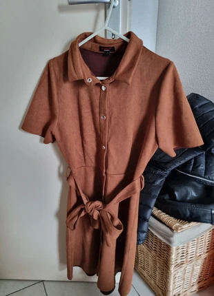 Robe marron en suédine Jennyfer, marca: Jennyfer, estado: Muito bom, tamanho: S / 36 / 8, €3.00, €3.85 inclui Proteção do Comprador