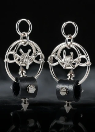 Boucles d'oreilles doubles orings, rouleaux de cuir barbelés et clous, marque: Alternative, état: Très bon état, 12,00 €, 13,30 € Protection acheteurs (Pro) incluse