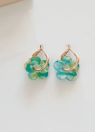 Boucles d’oreilles créoles dorées pampilles fleur résine tendance bohème, marque: Tendance, état: Très bon état, 4,00 €, 4,90 € Protection acheteurs (Pro) incluse