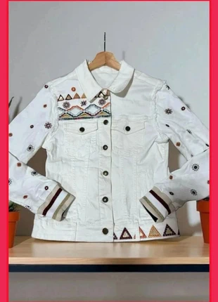 🤍 Cazadora vaquera blanca de Desigual boho-chic 💫, marque: Desigual, état: Très bon état, taille: M / 38 / 10, 25,00 €, 26,95 € Protection acheteurs incluse
