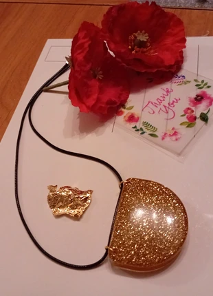 🎁🎄Collier pendentif en résine incrusté or pailleté Maman la beauté création unique, marque: Maman la beaute, état: Neuf sans étiquette, 10,00 €, 11,20 € Protection acheteurs incluse