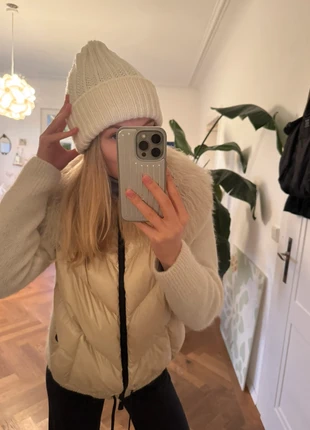 Weiche weiße Mütze – super flauschig & wie neu!, marque: Stradivarius, état: Très bon état, taille: Taille unique, 5,00 €, 5,95 € Protection acheteurs incluse