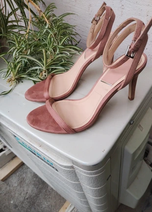 Chaussures à talon mi haut rose poudré stardivarius, marque: Stradivarius, état: Très bon état, taille: 36, 5,00 €, 5,95 € Protection acheteurs incluse