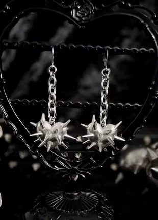 🪦Tokyozki Silber goth half heartbreaker Ohrringe, brand: Tokyozki, condizioni: Nuovo senza cartellino, €8.00, €9.10 include la Protezione acquisti