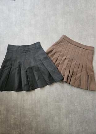 2 plooirokjes, marque: onbekend, état: Très bon état, taille: S / 36 / 8, 10,00 €, 11,20 € Protection acheteurs incluse