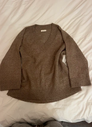 Oversized V-Neck Knit sweater, brand: H&M, condition: Very good, size: XS / 34 / 6, €15.00, €16.45 includes Buyer Protection