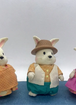 Lot famille 3 figurines articulées famille lapins blanc crème vêtements accessoire Lil’woodzeez, marque: lilwoodzeez, état: Très bon état, taille: Taille unique, 10,00 €, 11,20 € Protection acheteurs incluse