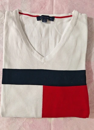 Pull col V Tommy Hilfiger blanc logo brodé - Taille L, marque: Tommy Hilfiger, état: Très bon état, taille: L / 40 / 12, 13,00 €, 14,35 € Protection acheteurs incluse