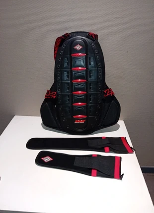 Protection dorsale shot, brand: Shot, condition: Very good, size: L, €30.00, €32.20 includes Buyer Protection