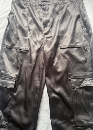 Pantalones jogger cargo satinados, marca: Stradivarius, estado: Novo sem etiquetas, tamanho: M / 38 / 10, €8.00, €9.10 inclui Proteção do Comprador