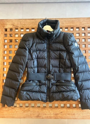 Doudoune Moncler couture noire Taille 38/Medium, marca: Moncler, estado: Muito bom, tamanho: M / 38 / 10, €200.00, €210.70 inclui Proteção do Comprador