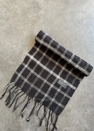 Écharpe burberry burberrys noire femme 100% laine, brand: Burberry, condizioni: Ottime, €22.00, €23.80 include la Protezione acquisti