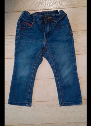 Jeans 2 anni Benetton jeans, marque: Benetton, état: Très bon état, taille: 24-36 mois / 92 cm, 2,50 €, 3,33 € Protection acheteurs incluse
