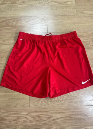 Short football Nike dri fit / rouge / taille XL très peu porté, brand: Nike, condition: New without tags, size: XL, €5.00, €5.95 includes Buyer Protection