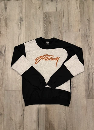 Stüssy vintage Zwart en Lichtgrijs sweatshirt met geborduurd logo (M), merk: Stüssy, staat: Heel goed, maat: M, € 34,90, € 37,35 inclusief Kopersbescherming