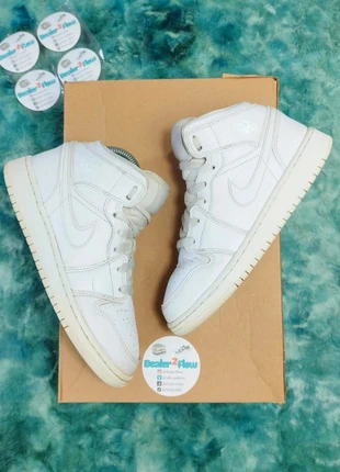 🏀👟 Baskets Sneackers Jordan 1 Mid Triple White Taille 35.5 👟🏀, marque: Jordan, état: Très bon état, taille: 35.5, 20,00 €, 21,70 € Protection acheteurs (Pro) incluse